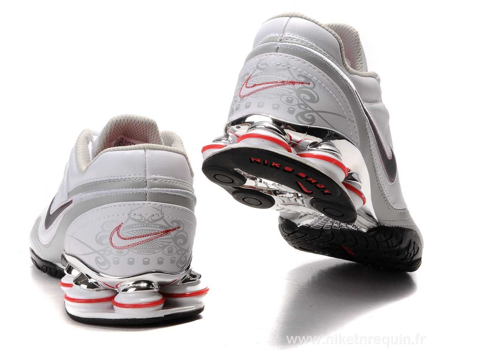 gris et blanc baskets Nike Shox R5 avec plaquage (2).JPG